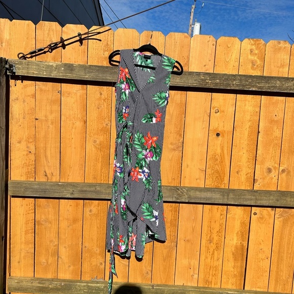 WHO WHAT WEAR Cotton STRIPE Tropical FLORAL Print WRAP RUFFLE Dress Medium - Picture 2 of 9